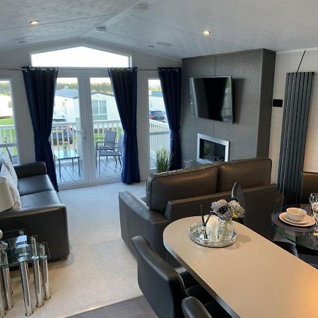 Lola Lodge - Luxury Hot Tub Retreat Newton on the Moor Esterno foto