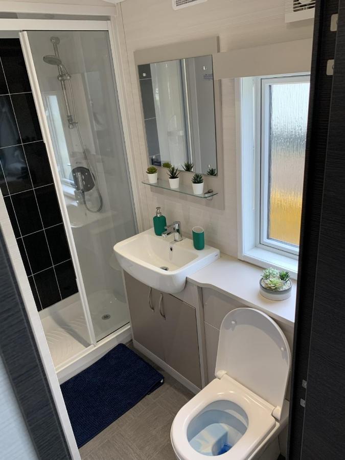 Lola Lodge - Luxury Hot Tub Retreat Newton on the Moor Esterno foto