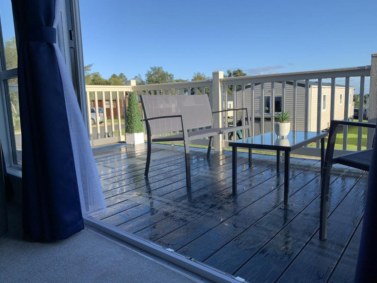 Lola Lodge - Luxury Hot Tub Retreat Newton on the Moor Esterno foto