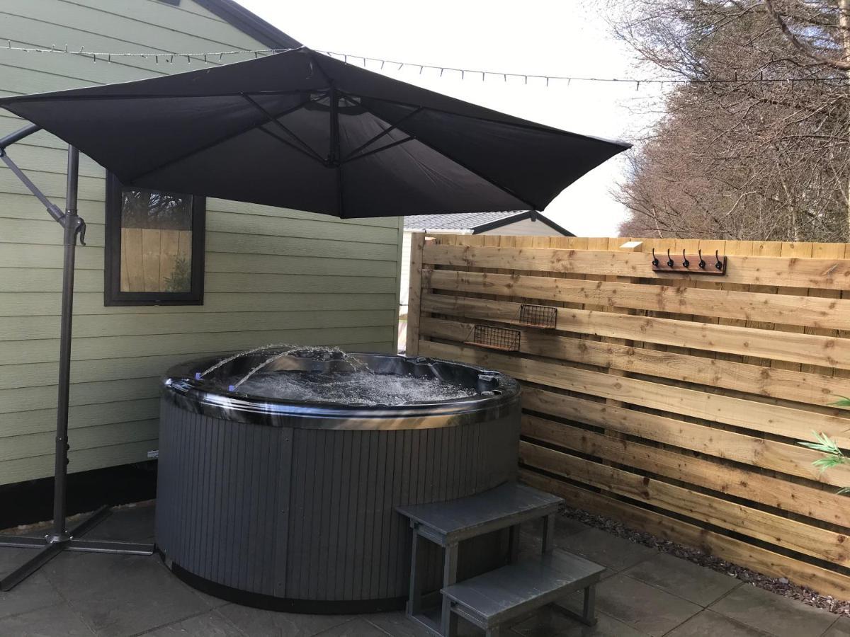 Lola Lodge - Luxury Hot Tub Retreat Newton on the Moor Esterno foto
